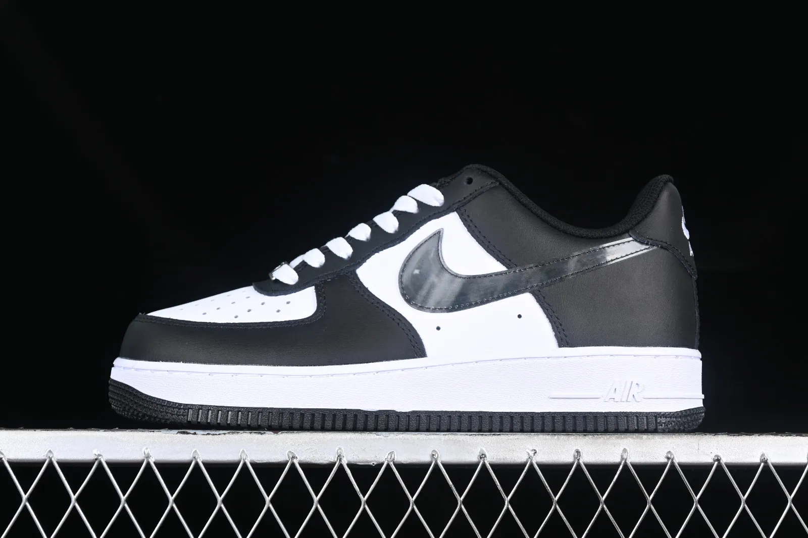 Nike Air Force 1 07 Low Black White PF9055-775