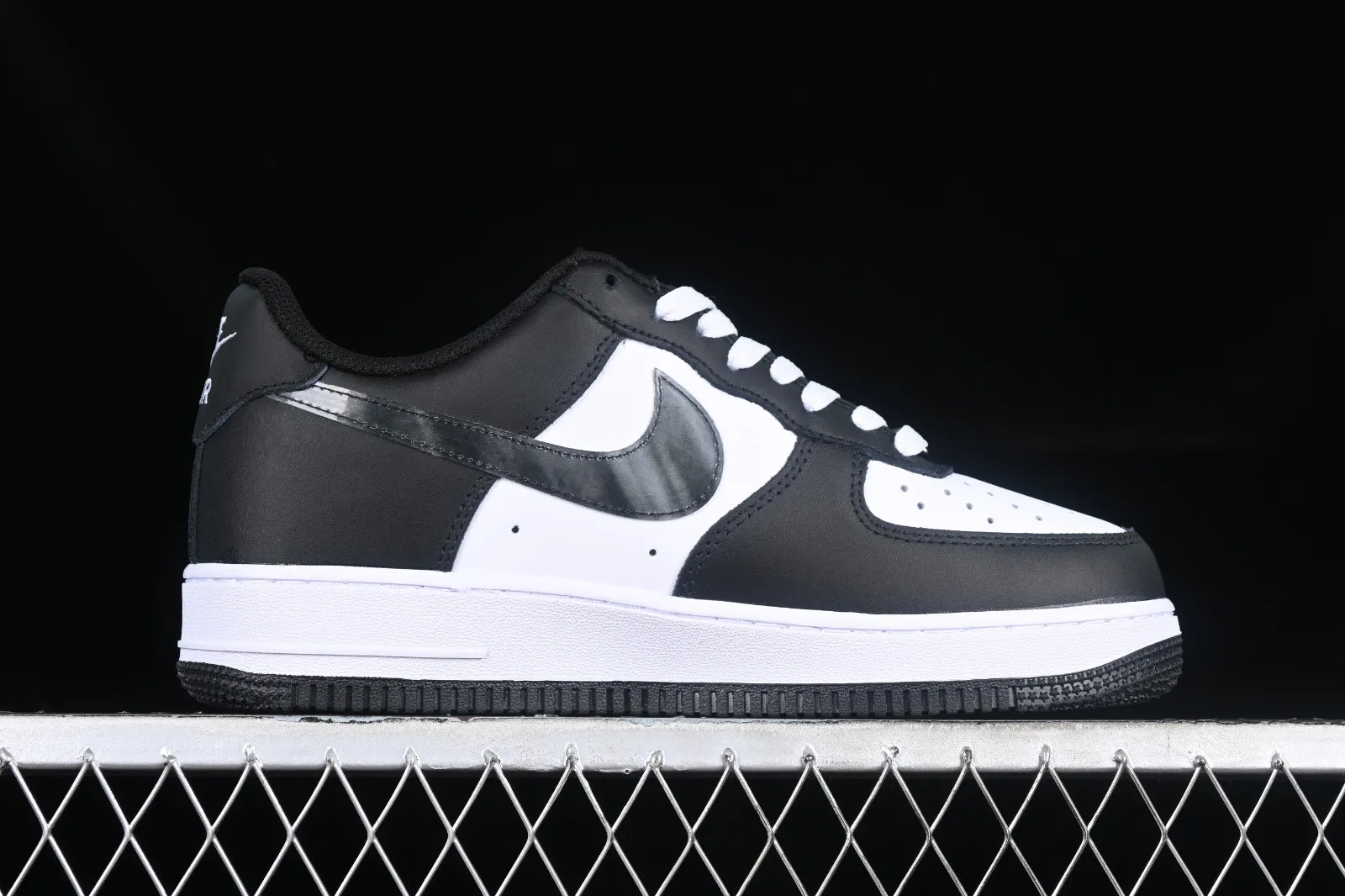 Nike Air Force 1 07 Low Black White PF9055-775