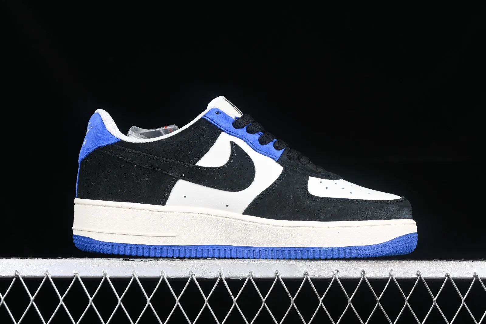 Nike Air Force 1 07 Low Blue Black White AV0383-231