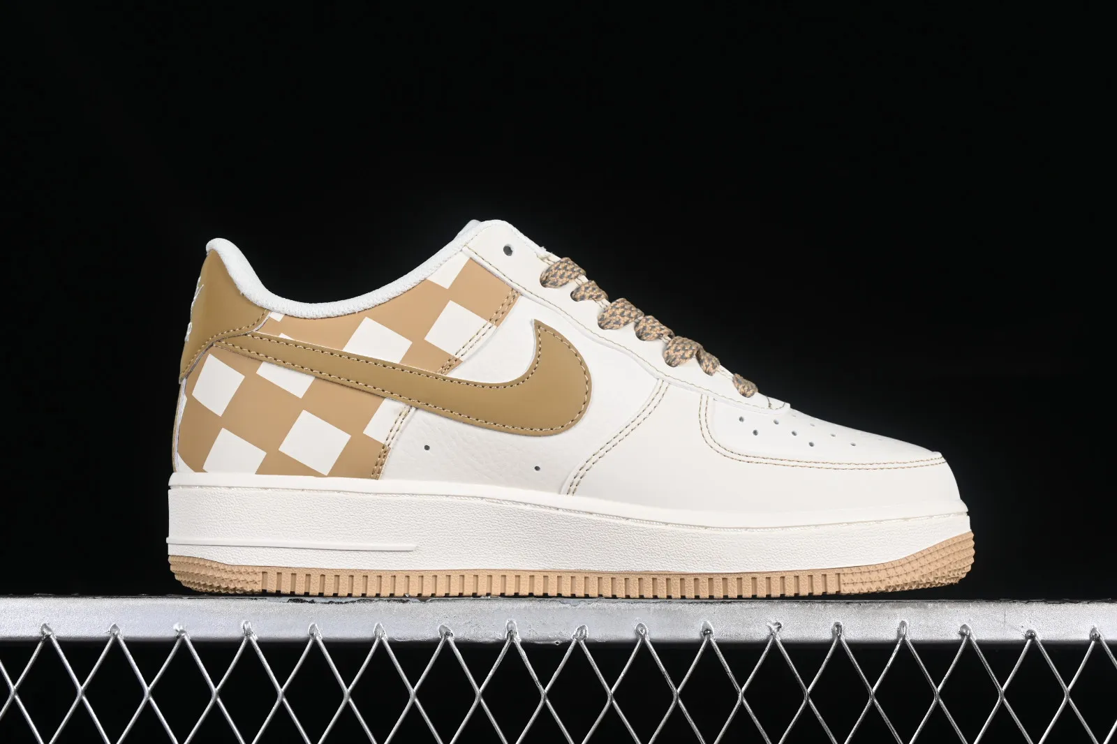 Nike Air Force 1 07 Low Off White Gold GZ5688-099