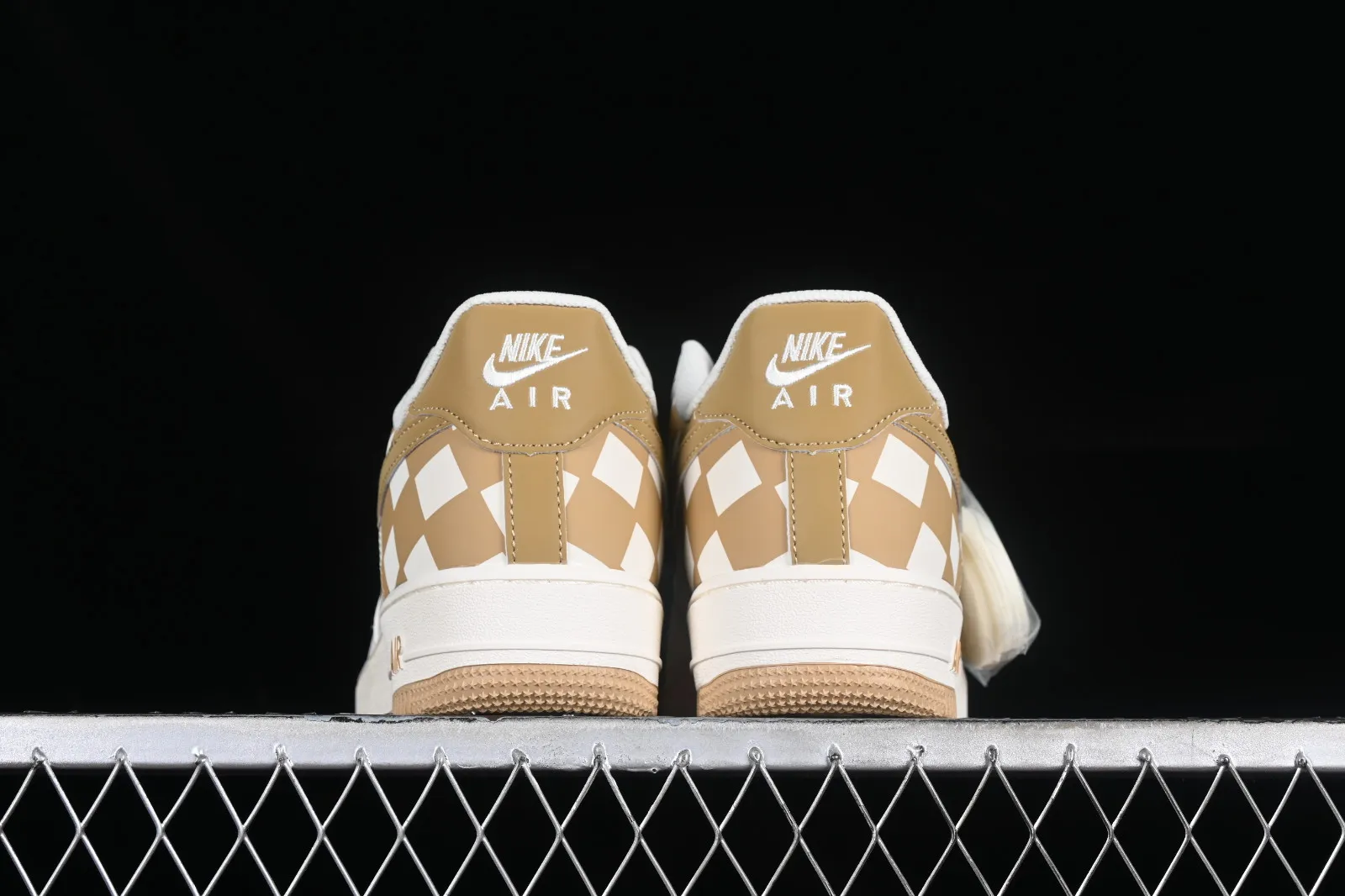 Nike Air Force 1 07 Low Off White Gold GZ5688-099