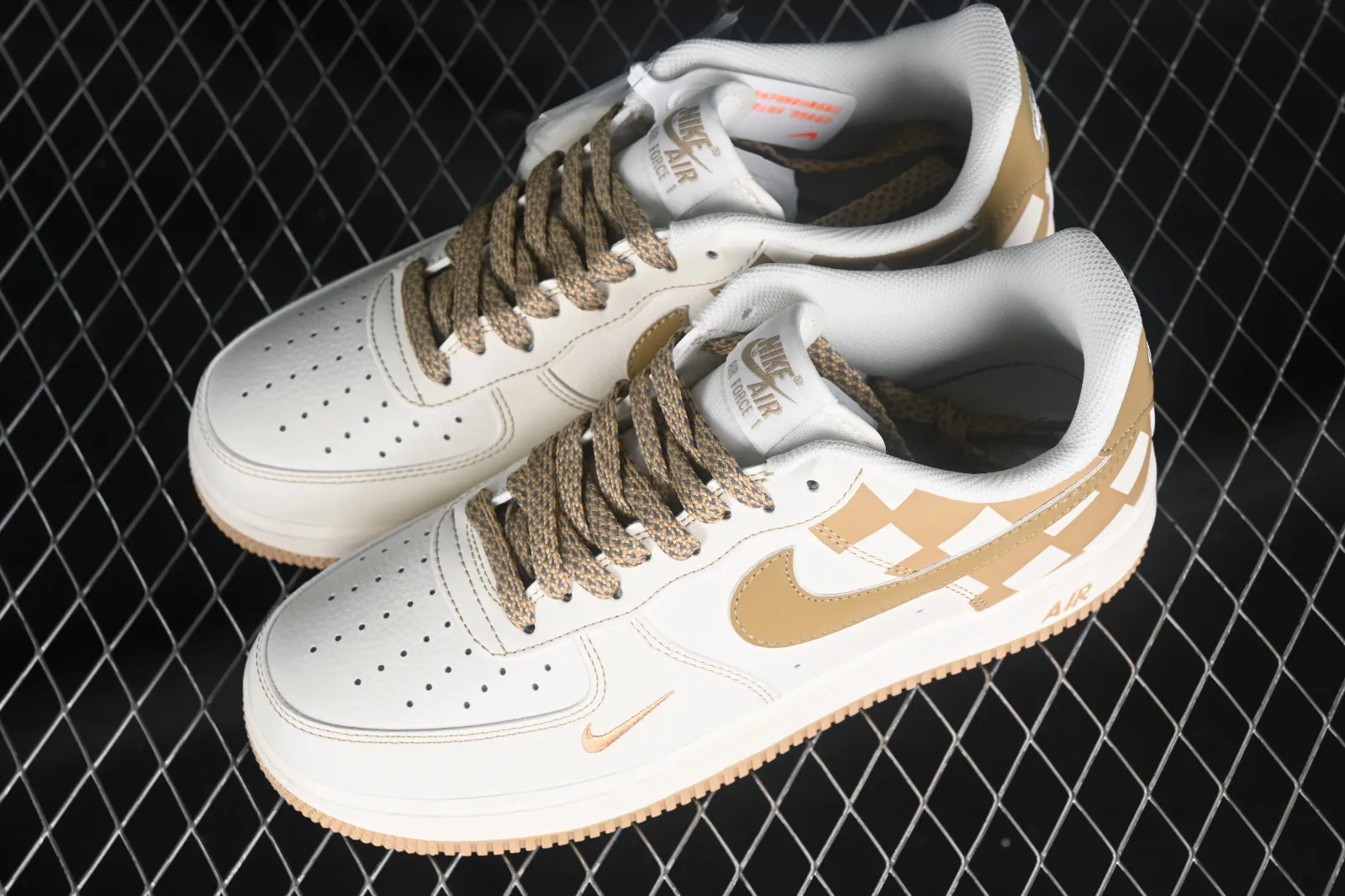 Nike Air Force 1 07 Low Off White Gold GZ5688-099