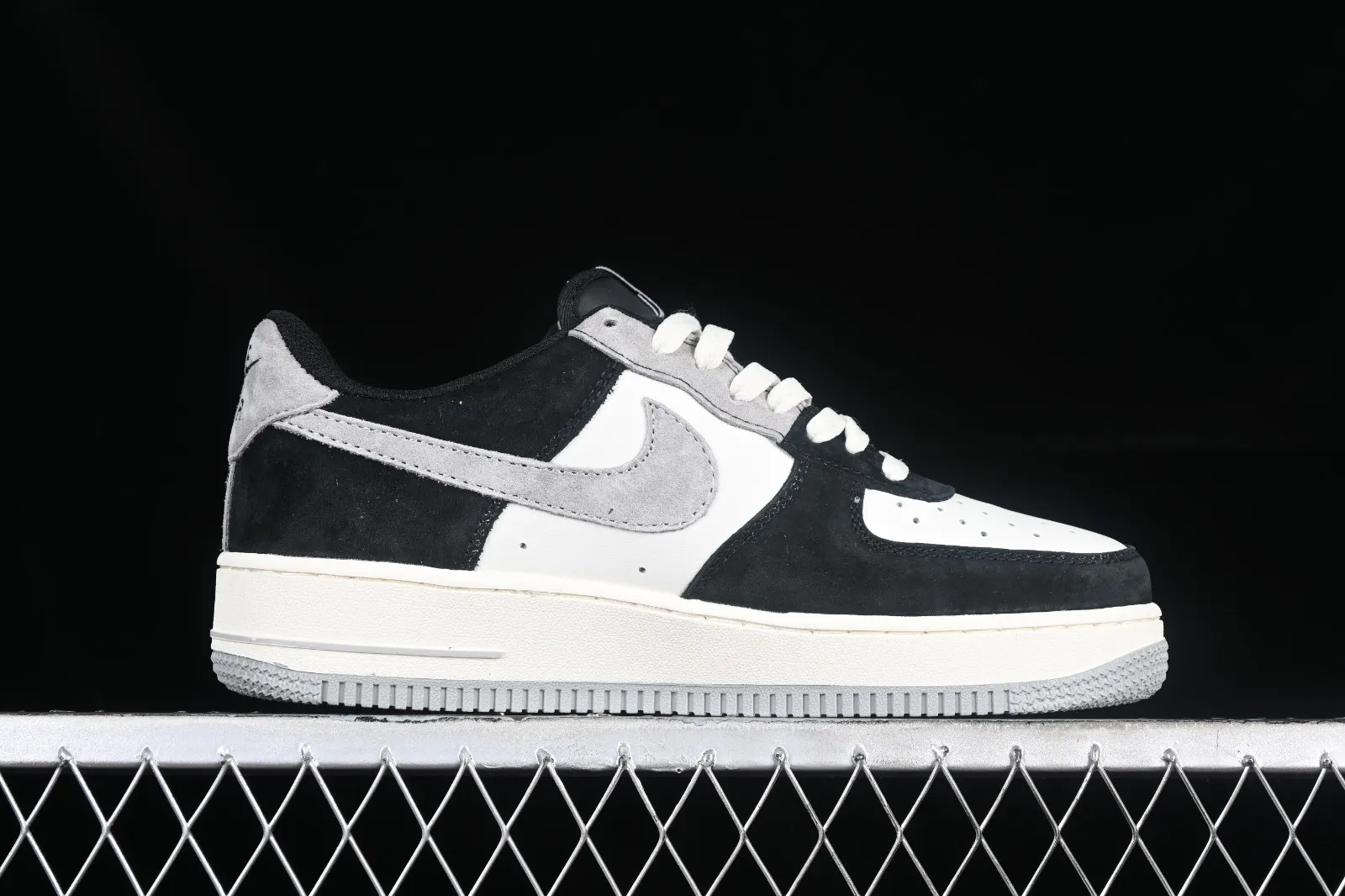 Nike Air Force 1 07 Low Suede Black White Grey AV0383-233