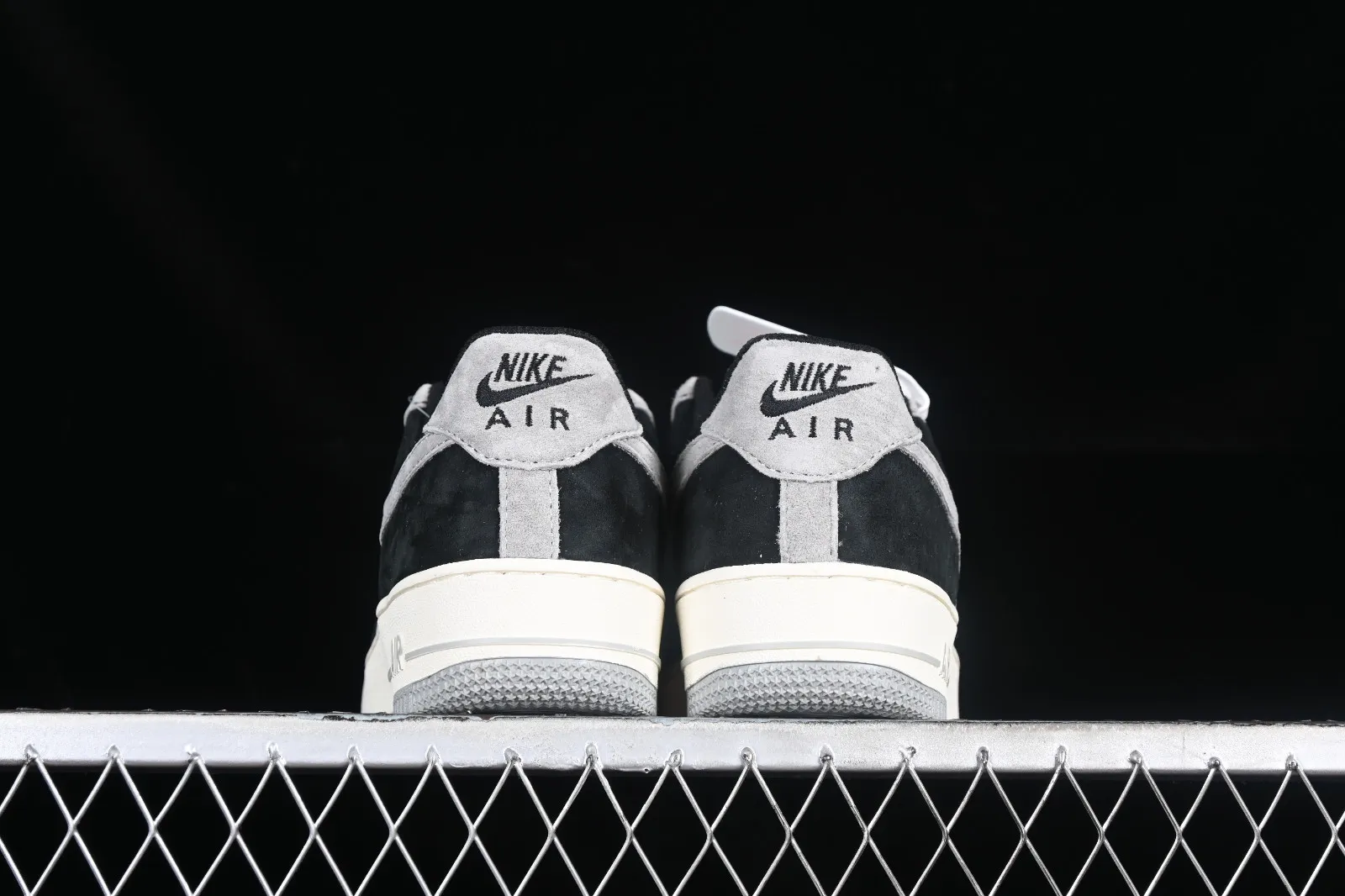 Nike Air Force 1 07 Low Suede Black White Grey AV0383-233