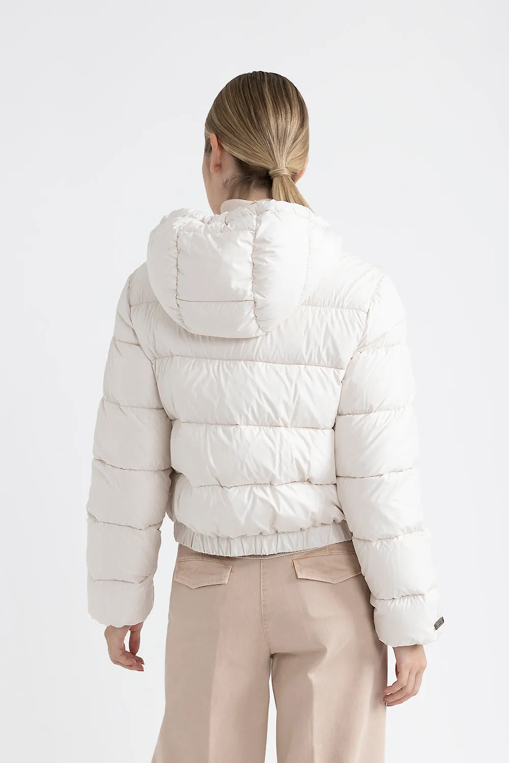 Short hooded goose down jacket