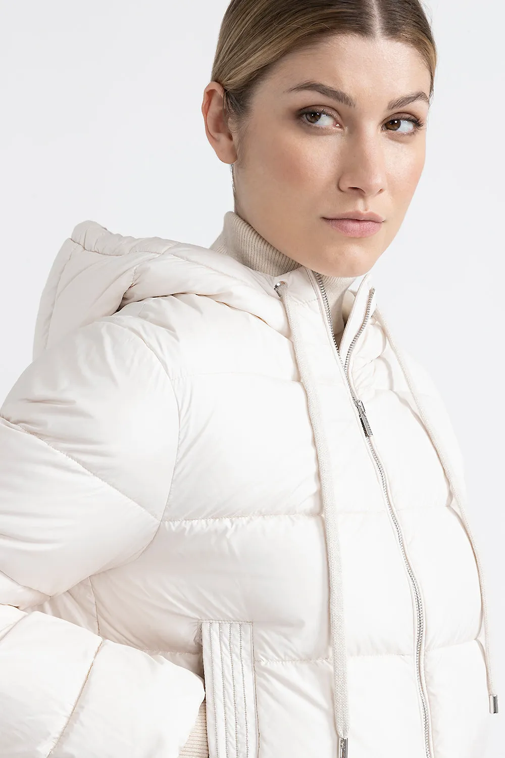 Short hooded goose down jacket