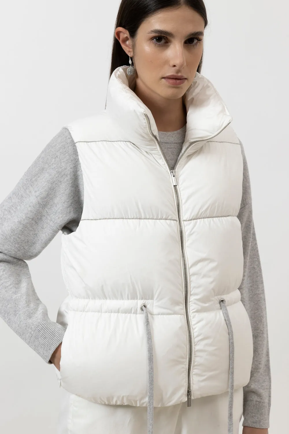 Sleeveless drip-proof short down jacket