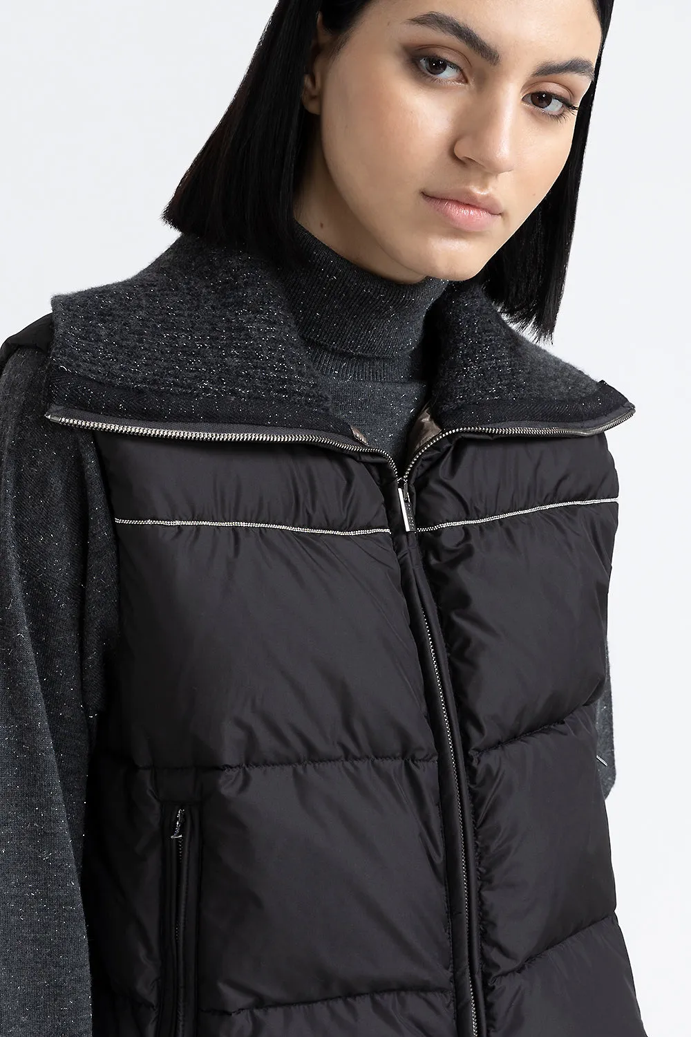 Sleeveless goose down jacket with tricot collar