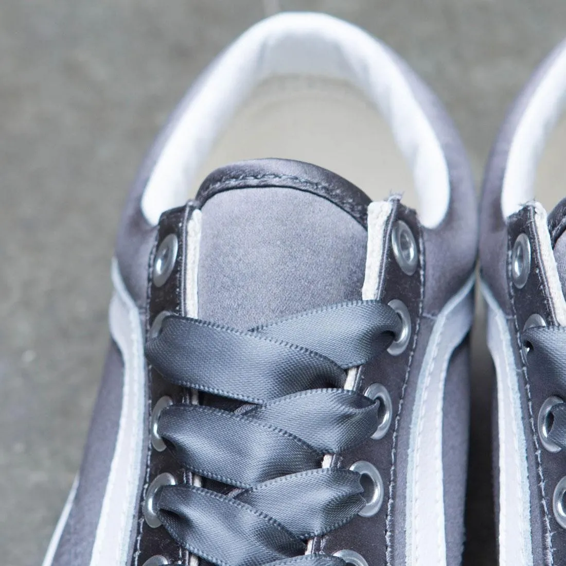 Vans Women Old Skool Satin Lux (gray)